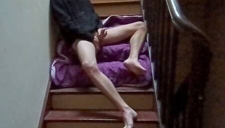 I jerk off in a stairwell