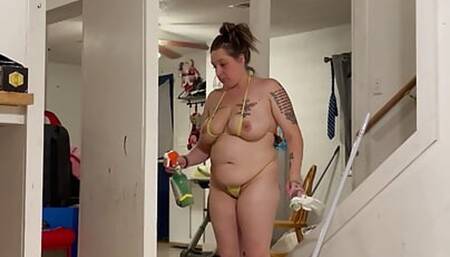 Thick naughty wife cleaning in bikini