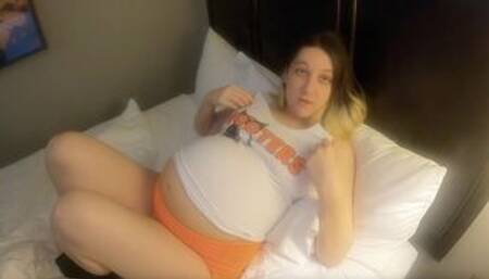 I'm a pregnant cheating wife and I'm going to fuck the TV repeairman