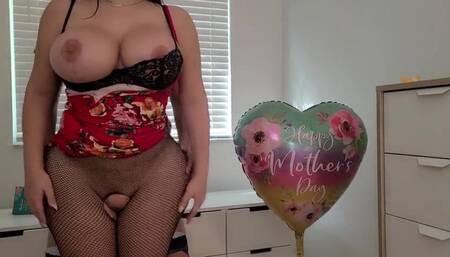 On Mothers Day my Curvy Step Mom said take the condom off & creampie in her