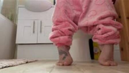 Mistress Nas' Pajama Pee Farts & toes!!