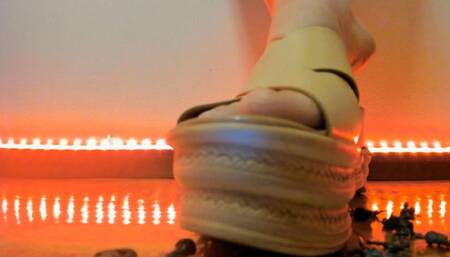 The Italian giantess crushes the toy soldiers 1080HD