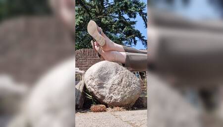 Clapping and dangling my flipflopt on my heels and toes outside. Does it turns you on?????