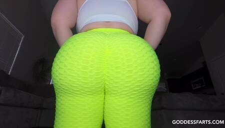 YOGA FARTS BY GODDESS FARTS - FARTING IN LEGGINGS YOGA INSTRUCTOR