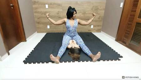 Chest Sitting - Veronica Vs Sabrina