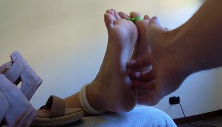 MILF LOVES TO BE TICKLED!!! Tied cute soles oiled and tickled. She loves it