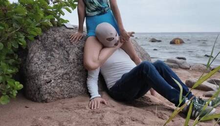 Scissors with sea view (smothered)