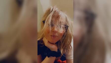 I’m SOOOO HORNY and I HAVE NO ONE TO FUUUUCK ????????????????