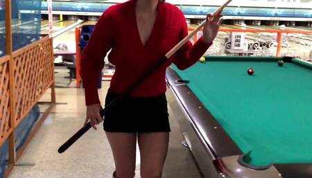 変態巨乳M熟女が公共施設でミニスカ/パンチラを覗かれながら露出ビリヤード対決を晒します♡Twitterなどで流出拡散希望♡失敗＝オッパイ見せ❤♡日本人/素人/美女/無修正/流出/個人撮影/潜入/記録