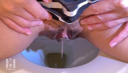 【個人撮影】彼氏に中出しされた後のおしっこ マンコから垂れ流れる大量の精子