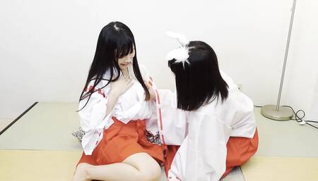 お互い触り合ってたら、気づいたらディルドの挿れあいに・・・