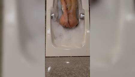 泡風呂でムラムラ、オナニー。無修正