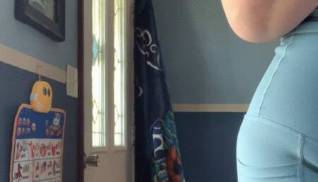 Carina Racy - Giantess Unaware Vore with Ice Cream