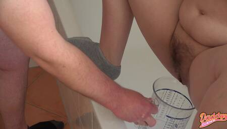 Zum ersten Mal in meine Fotze gepisst