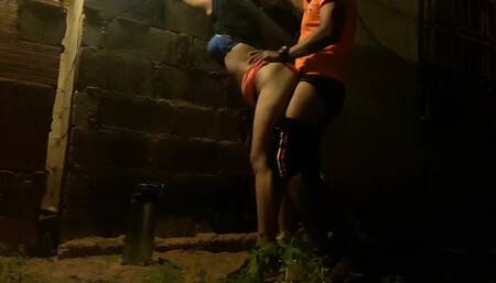 I have my vagina horny and I fuck with a client in an alley