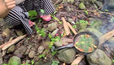 Pinay Cooking Wild Ferns and Sex in the Riverside - Viral Single Mom Outdoor