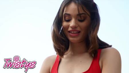 Twistys - Face sitting lessons with Sovereign Syre & Liv Wild