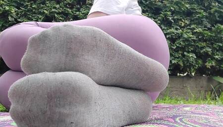 In a park full of people, your friend gets her tight leggings completely wet in hot pee