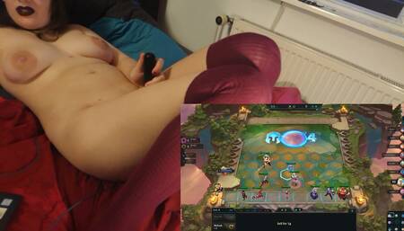 She cums while gaming, shaking orgasm