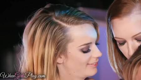 When Girls play - Perfect lesbian threesome on stage