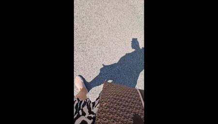 A pee that's hard to hold in the public center 4K