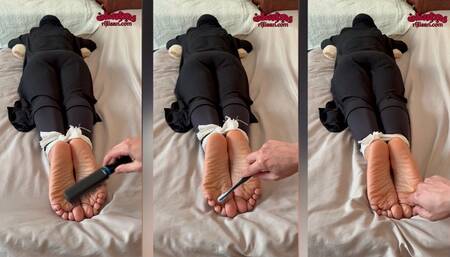 Kawtar - Wide wrinkly Arab feet tickling