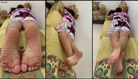 Fatima - Wide fleshy feet of a true Arabian princess