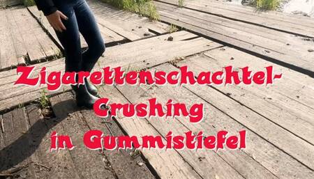 Cigarette packets crushed in rubber boots - Zigarettenschachteln zertreten in Gummistiefel