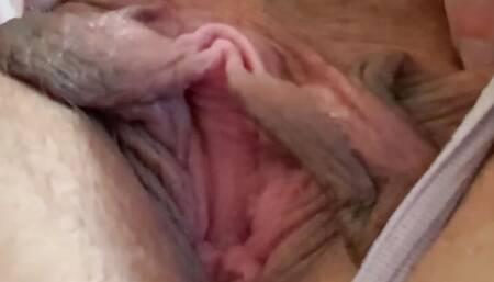 BBW playing with a tampon...