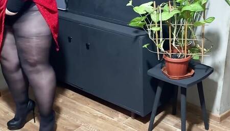 Milf in evening dress gets cum on sexy ass