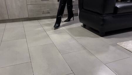 In leather by goddess kahina