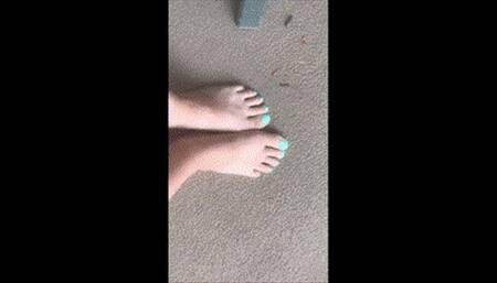 Showing off my MINT GREEN TOENAILS! mp4 720
