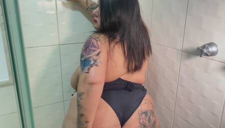 Bbw pissing and sucking a dick