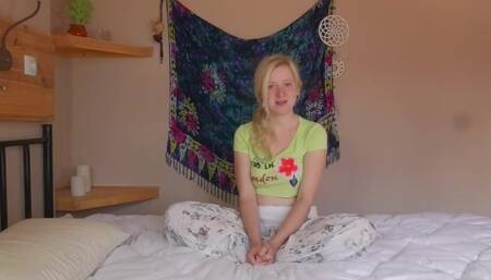 Ersties Mädel Anna Mai reitet sich in Ekstase