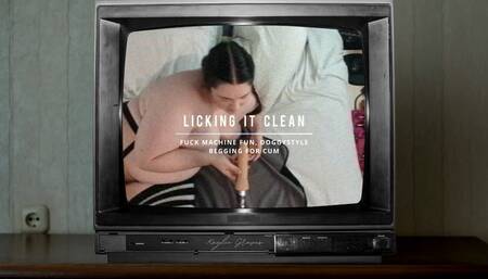 Kaylee Loves Licking It Clean