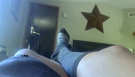 Teenie naps on giantess lap as she watches tv 4k