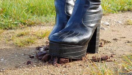 Small Dessert and Sauce Packets Crush in Disco Boots