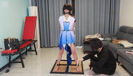 xy218 - Cute Chinese barefoot girl is freed from the restraint frame and tied up with ropes to play with her feet