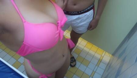 Süßes versautes Girl bläst richtig geil. Wird geil Gefingert, Missionar genommen, Hardcore Doggy gefickt, mit einem 20cm Dildo geärgert und gefickt, und danach bekommt sie eine Mega spritzige Ladung in ihrer enge Sperma Fotze, am Ende mit Happy End blasen