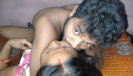 Chachi Ki Bur Chat Kar Choda Raat Me Bohat Maja Aya