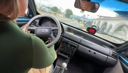 Karlota puts fuel and drains the battery of the Fiat 1