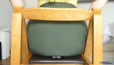 Big Booty Destroys Bitty Bat