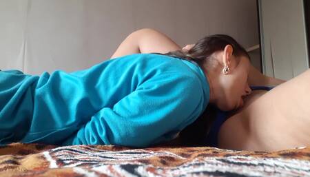 Вылизывает киску во время игры в тетрис, с русскими разговорами - lesbian_illusion