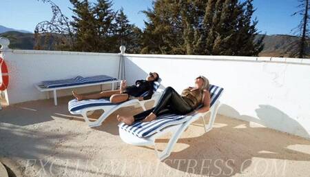 VS444 Open in the pool without mercy