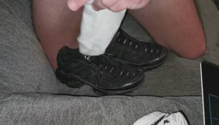 Azurelycheedirtyfeet