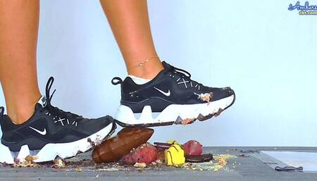 Candy Crush 1: Cum Under My Black Nike RZY 365 Summits - Bug Cam - 98BC