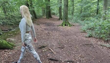 Beim Spazieren schnell abgepisst