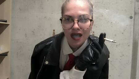 Elegant dangling: shirt&tie and leather