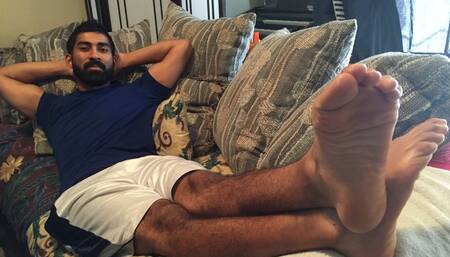 Malefootflava Footmodel "Ralka" and his sexy manly soles as he begins his footteases