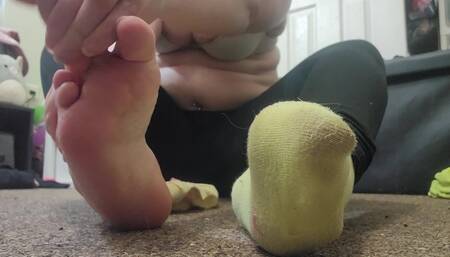 Cute Yellow Socks & Toe Popping